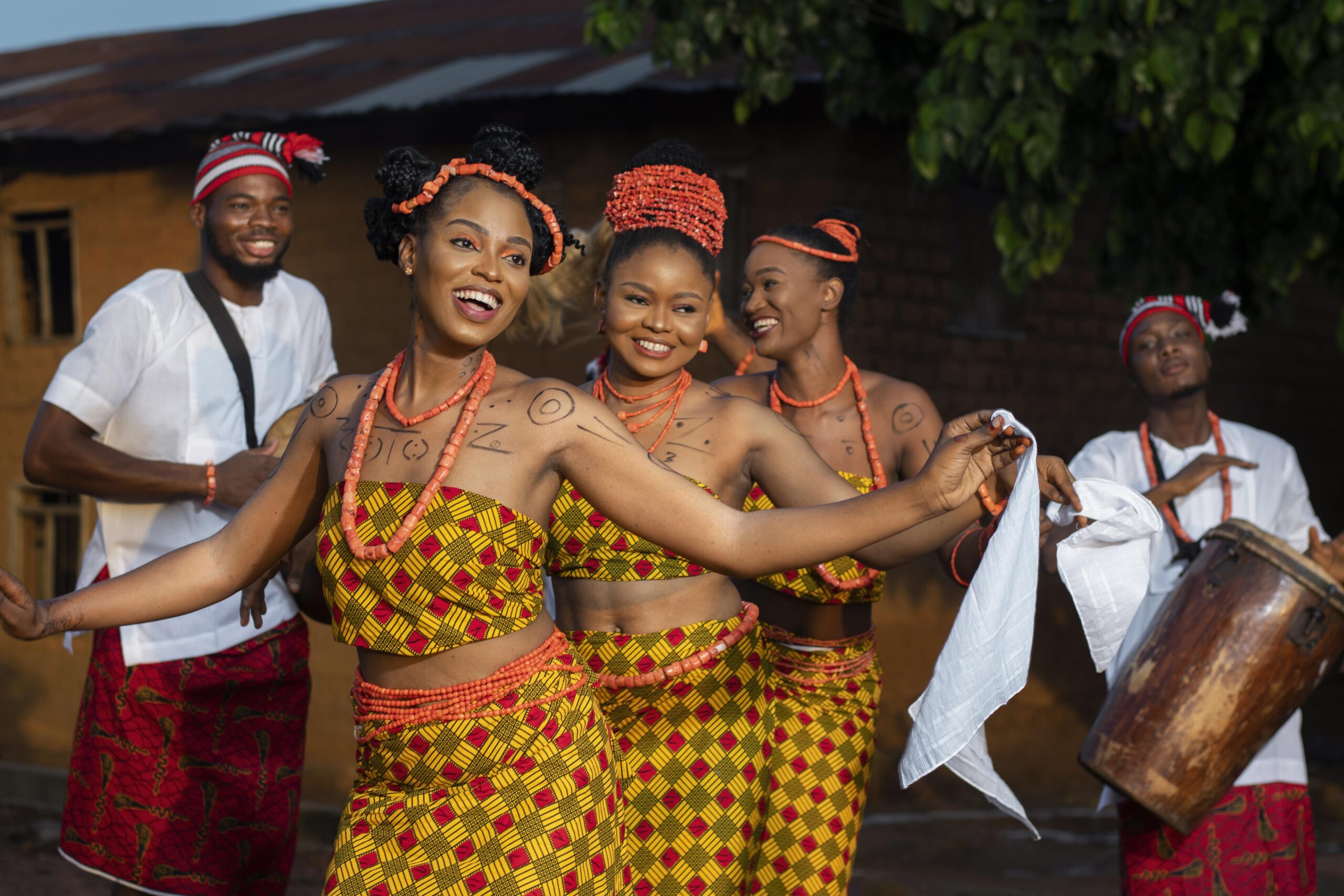 medium-shot-women-dancing